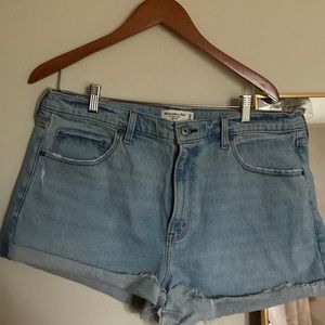 NWOT Abercrombie and Fitch The Mom Short